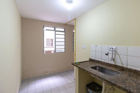 Cozinha de apartamento para alugar com 2 quartos, 45m² em Parque Maria Helena, Guarulhos