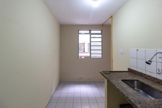 Cozinha de apartamento para alugar com 2 quartos, 45m² em Parque Maria Helena, Guarulhos