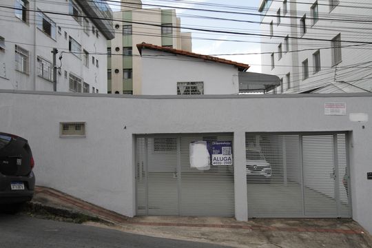 Fachada de casa para alugar com 4 quartos, 360m² em Nova Suíça, Belo Horizonte
