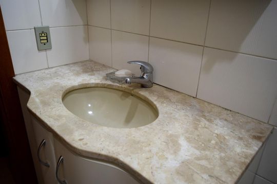 Banheiro de apartamento para alugar com 1 quarto, 42m² em Pinheiros, São Paulo