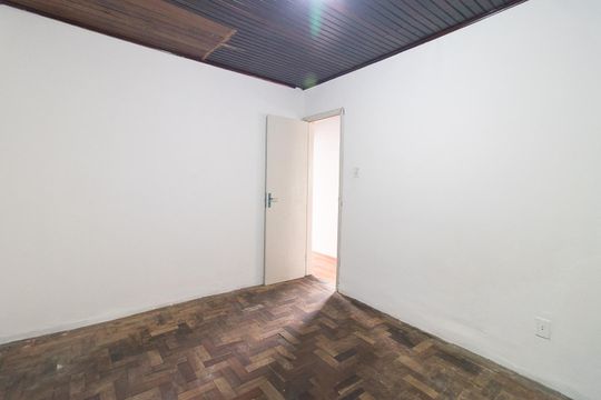 Quarto 2 de casa para alugar com 2 quartos, 60m² em Campo Novo, Porto Alegre