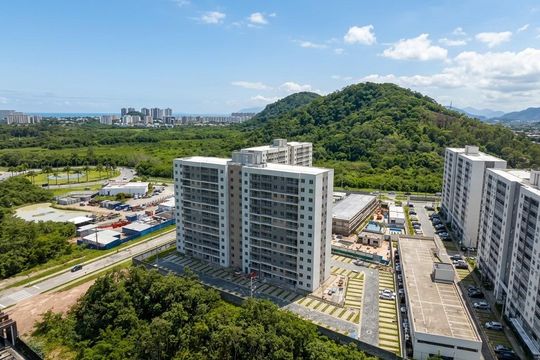 Sala - Vista de apartamento à venda com 2 quartos, 56m² em Barra Olímpica, Rio de Janeiro