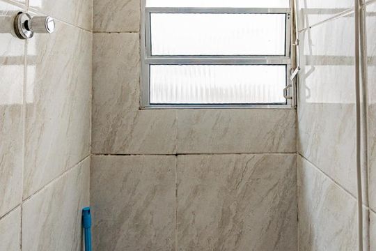 Banheiro de casa para alugar com 1 quarto, 25m² em Vila Santo Estefano, São Paulo