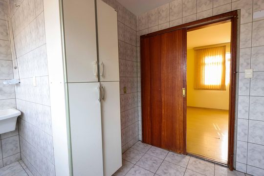 Cozinha de apartamento à venda com 3 quartos, 65m² em Havaí, Belo Horizonte