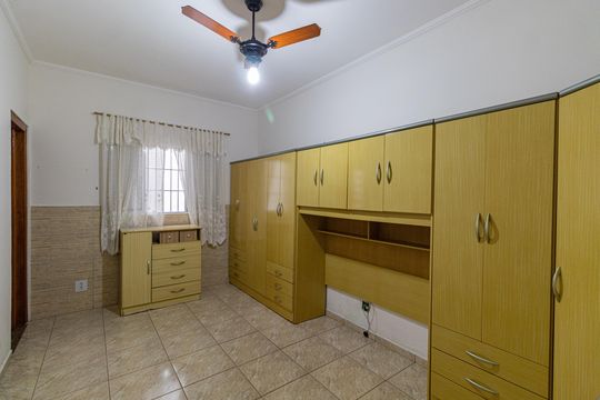 Quarto 2 de casa para alugar com 3 quartos, 300m² em Vila Marieta, São Paulo