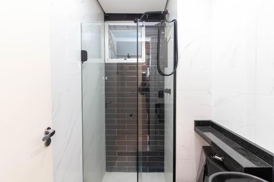 Banheiro de apartamento para alugar com 2 quartos, 50m² em Vila Amélia, São Paulo