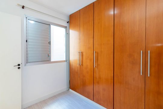 Quarto 1 de apartamento para alugar com 2 quartos, 50m² em Vila Amélia, São Paulo