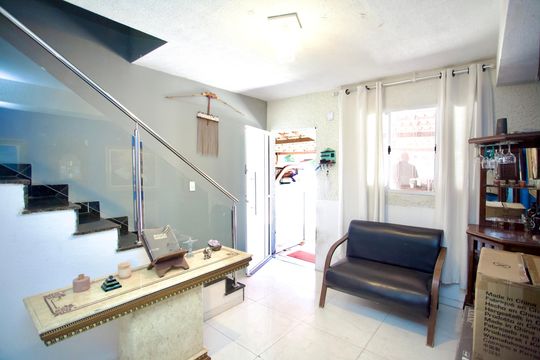 Sala de casa de condomínio à venda com 2 quartos, 100m² em Vila Darci Vargas, Belo Horizonte