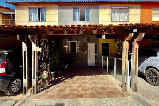 Fachada de casa de condomínio à venda com 2 quartos, 100m² em Vila Darci Vargas, Belo Horizonte