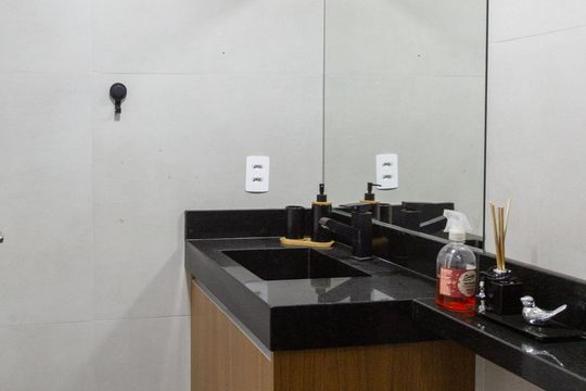 Banheiro de apartamento para alugar com 1 quarto, 47m² em Vila Galvão, Guarulhos