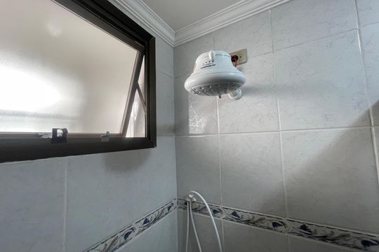 Banheiro de apartamento para alugar com 1 quarto, 45m² em Centro, São Vicente