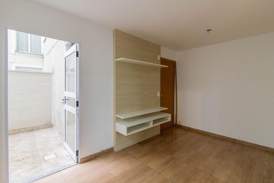Sala de apartamento para alugar com 2 quartos, 42m² em Vila Bremen, Guarulhos