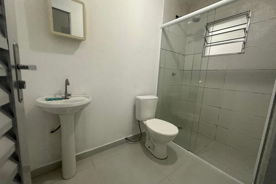 Banheiro de apartamento para alugar com 1 quarto, 47m² em Parque dos Camargos, Barueri