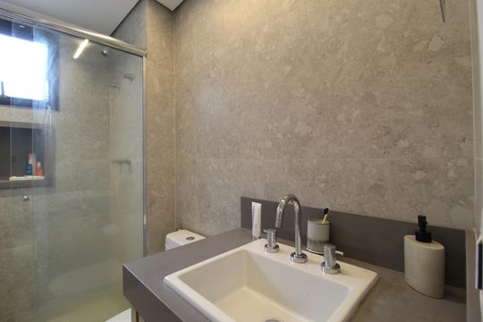 Banheiro da Suíte de apartamento para alugar com 3 quartos, 84m² em Vila Olímpia, São Paulo