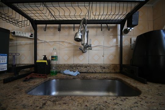 Cozinha de apartamento à venda com 2 quartos, 48m² em Parque Pinheiros, Taboão da Serra