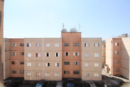 Vista da Sala de apartamento à venda com 2 quartos, 48m² em Parque Pinheiros, Taboão da Serra