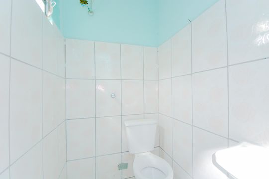 Banheiro da Suíte de casa para alugar com 2 quartos, 30m² em Parque Santos Dumont, Guarulhos