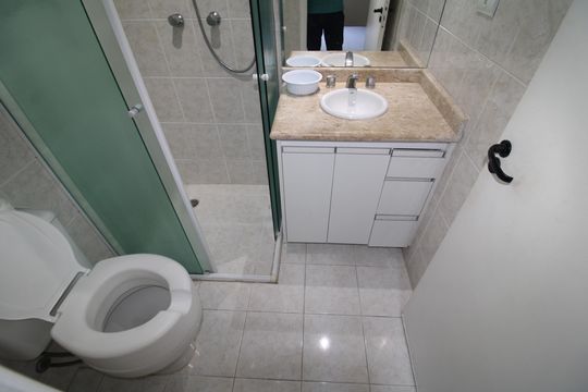 Banheiro 1 de apartamento à venda com 3 quartos, 58m² em Jardim das Laranjeiras, São Paulo