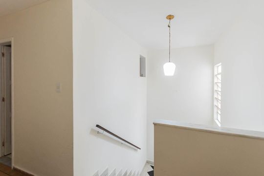 Escada de casa para alugar com 4 quartos, 230m² em Tijuca, Rio de Janeiro