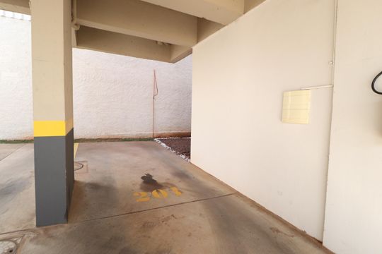 Garagem de apartamento para alugar com 2 quartos, 63m² em Jaraguá, Uberlândia