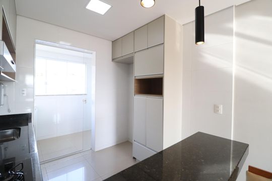 Cozinha de apartamento para alugar com 2 quartos, 63m² em Jaraguá, Uberlândia