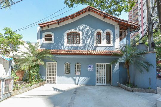 Casa à venda com 6 quartos, 226m² em Vila Campo Grande, São Paulo