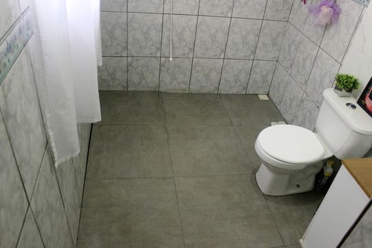Banheiro (casa 3) de casa à venda com 6 quartos, 280m² em Gopouva, Guarulhos