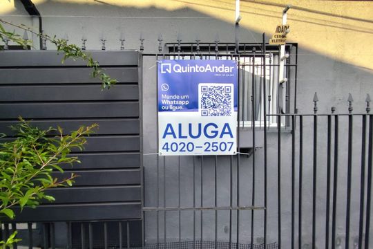 Plaquinha de casa para alugar com 2 quartos, 150m² em Vila Alexandria, São Paulo