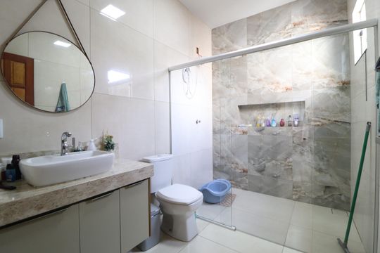 Banheiro Social de casa para alugar com 2 quartos, 286m² em Jardim Holanda, Uberlândia