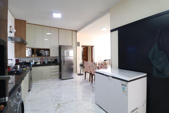 Cozinha de casa para alugar com 2 quartos, 286m² em Jardim Holanda, Uberlândia