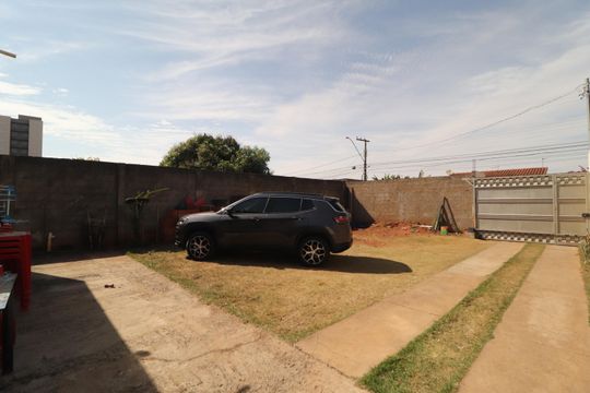 Quintal - Jardim de casa para alugar com 2 quartos, 286m² em Jardim Holanda, Uberlândia