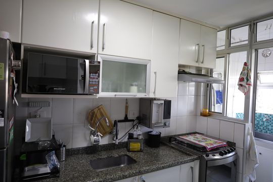 Cozinha de apartamento para alugar com 3 quartos, 75m² em Vila Sofia, São Paulo