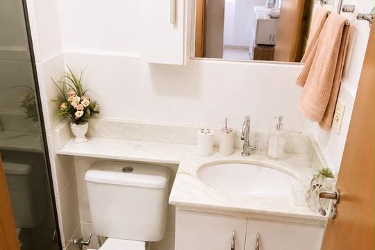 Banheiro de apartamento para alugar com 1 quarto, 52m² em Santa Cruz, Rio de Janeiro