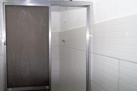 Banheiro social de casa para alugar com 1 quarto, 25m² em Parque Colonial, São Paulo