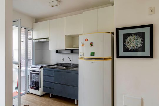 Cozinha de apartamento para alugar com 2 quartos, 42m² em Barra Funda, São Paulo