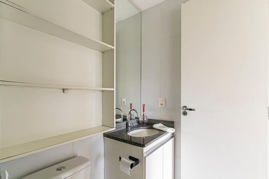 Banheiro de apartamento para alugar com 2 quartos, 42m² em Barra Funda, São Paulo