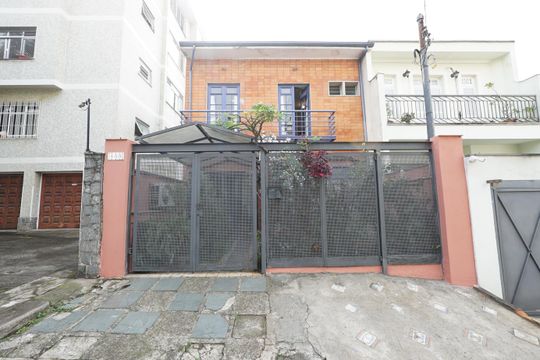 Fachada de casa à venda com 4 quartos, 175m² em Vila Mariana, São Paulo