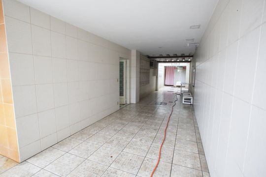 Garagem de casa à venda com 4 quartos, 650m² em Curicica, Rio de Janeiro