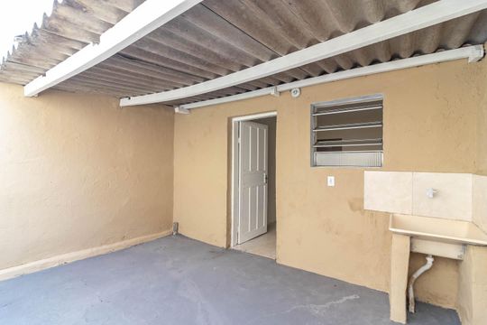 Área de Serviço e Quintal de casa para alugar com 1 quarto, 148m² em Parque Peruche, São Paulo