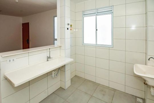 Cozinha de apartamento para alugar com 2 quartos, 42m² em Juliana, Belo Horizonte