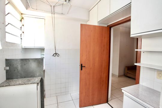 Cozinha e Área de Serviço de apartamento à venda com 2 quartos, 46m² em Camargos, Belo Horizonte