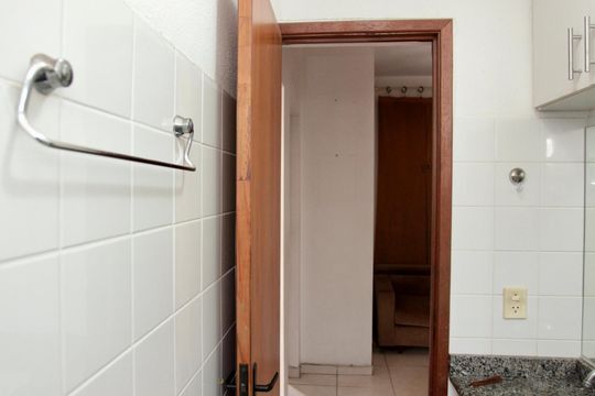 Banheiro Social de apartamento à venda com 2 quartos, 46m² em Camargos, Belo Horizonte