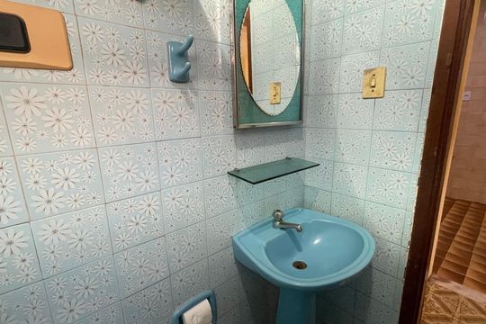 Banheiro de apartamento para alugar com 1 quarto, 45m² em Portuguesa, Rio de Janeiro
