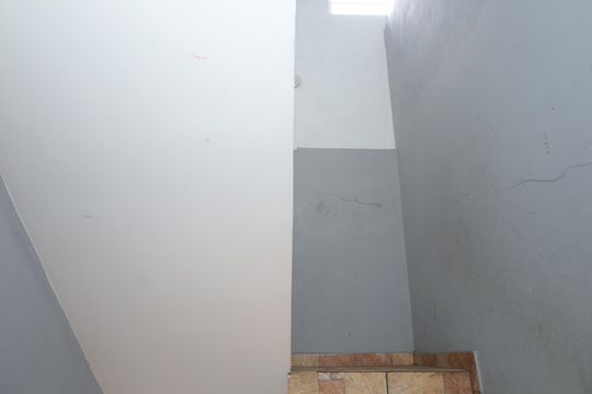 Escadas e portão de casa para alugar com 2 quartos, 77m² em Itaquera, São Paulo
