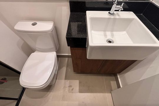Banheiro de kitnet/studio para alugar com 1 quarto, 34m² em Vila Olímpia, São Paulo