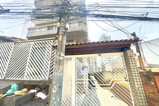 Placa instalada na fachada do imóvel  de apartamento para alugar com 3 quartos, 140m² em Jardim Gopouva, Guarulhos