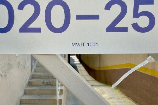 Código da placa MVJT-1001 de apartamento para alugar com 3 quartos, 140m² em Jardim Gopouva, Guarulhos