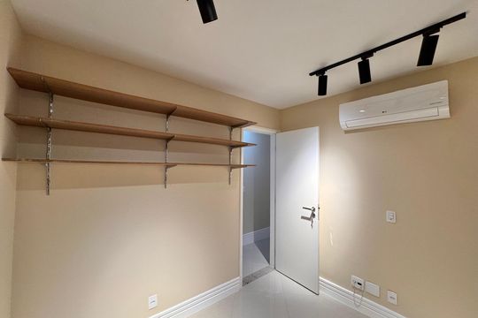 Quarto 2 de apartamento à venda com 3 quartos, 120m² em Recreio dos Bandeirantes, Rio de Janeiro
