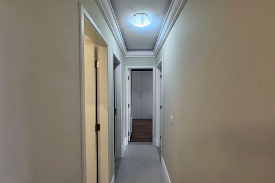 Corredor de apartamento à venda com 3 quartos, 120m² em Recreio dos Bandeirantes, Rio de Janeiro