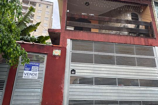 Fachada  de casa à venda com 3 quartos, 135m² em Jaguaribe, Osasco
